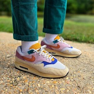 LIKE BRAND NEW Nike AirMax 1 “Tan Lines” size 7.5 w